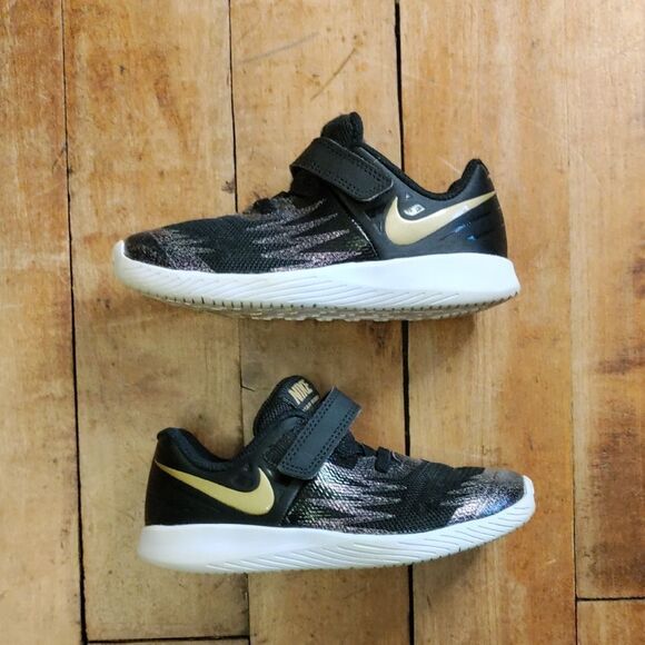 Nike Star Runner Sneakers 10 C Kids Black Gold Sneakers Velcro Summer - Picture 1 of 13